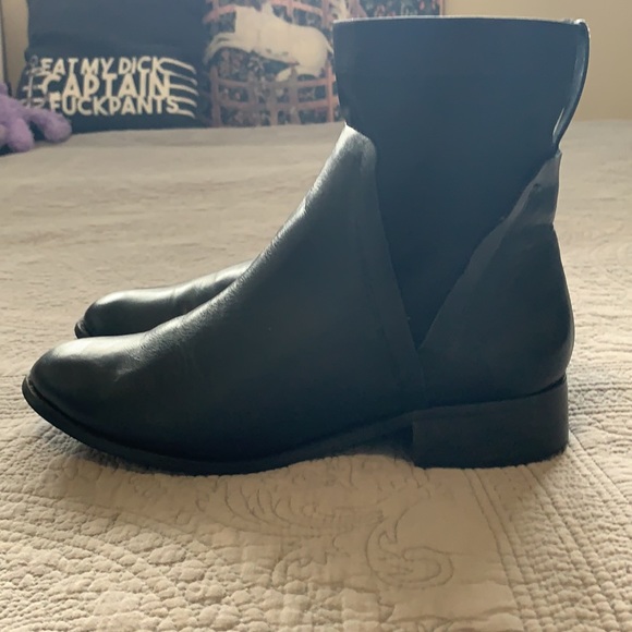 matt & nat black vegan Chelsea Boot - Picture 3 of 6